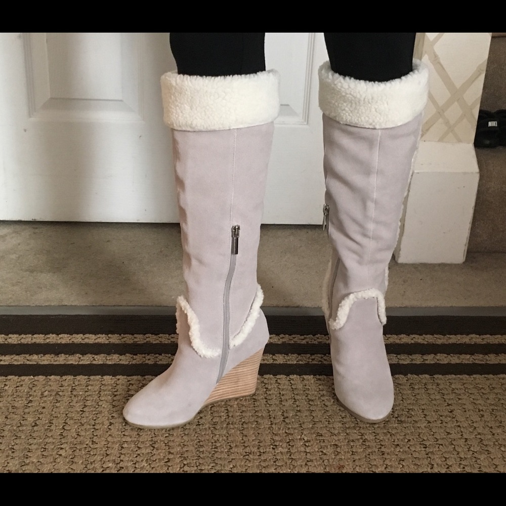 🌟VS Suede Winter Boots w/ Wedge Heel🌟IN BOX